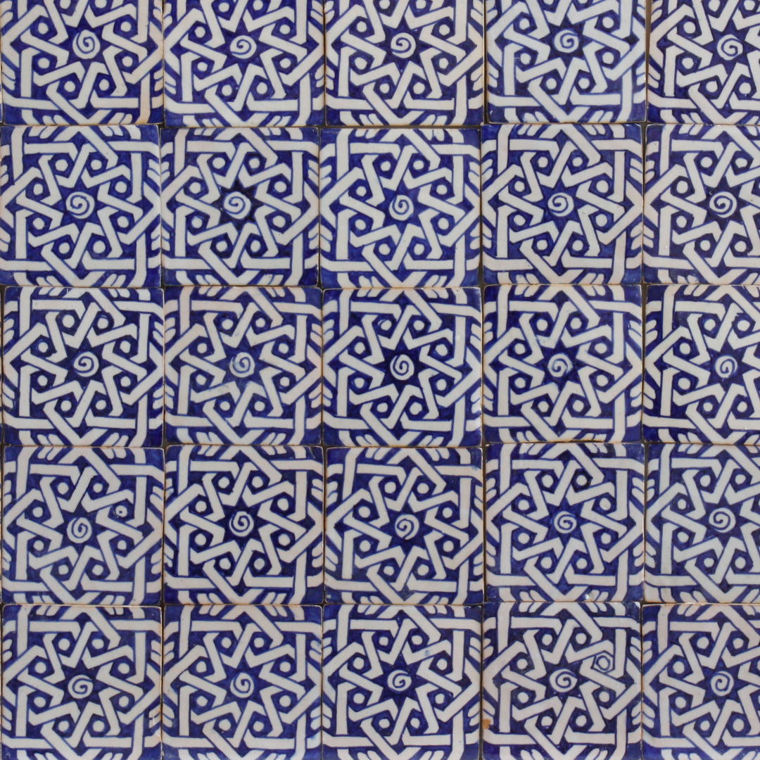 Hand-painted tile Daima