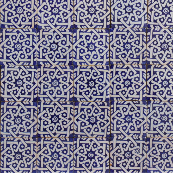 Hand-painted tile Daima
