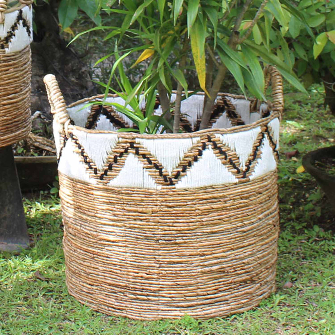 Raja wicker basket with border