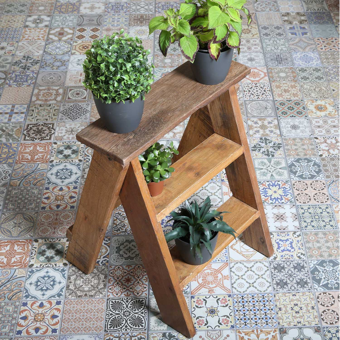 Romano plant shelf