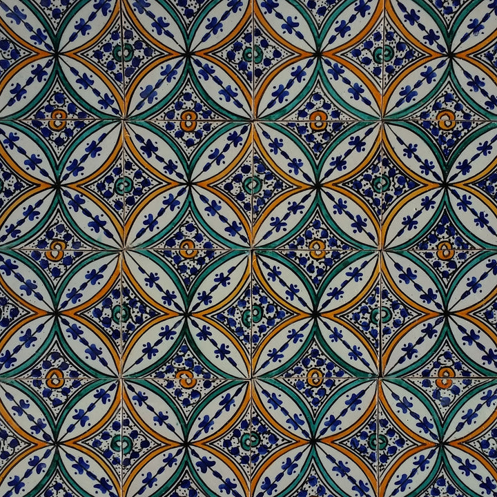 Hand-painted tile Saba