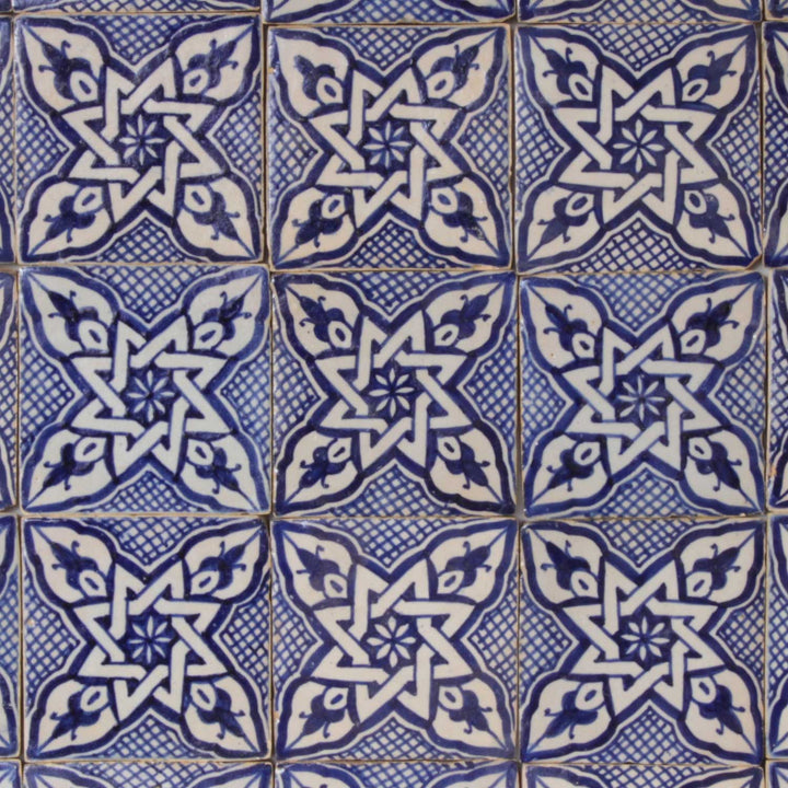 Hand-painted tile Daya