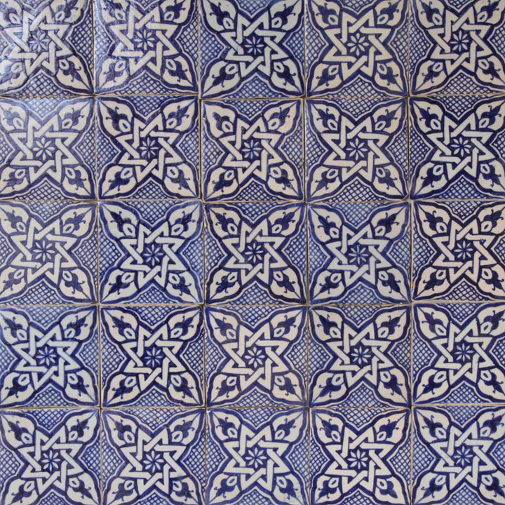 Hand-painted tile Daya