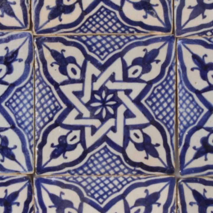 Hand-painted tile Daya