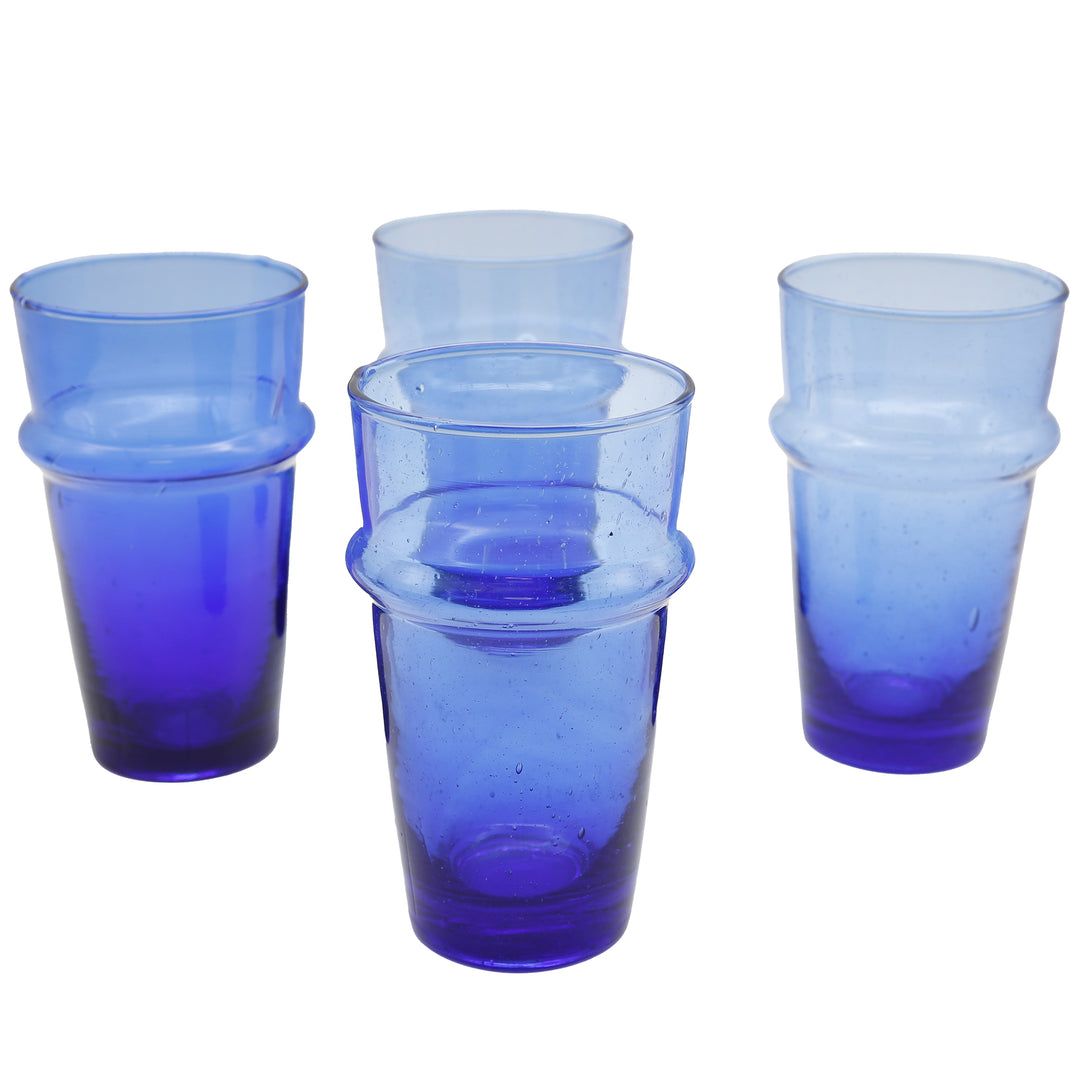 Latte Macchiato Glas in kräftigem Blau, mundgeblasen mit organischer Struktur
